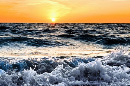 sonnenuntergang-am-meer 52058043136 o